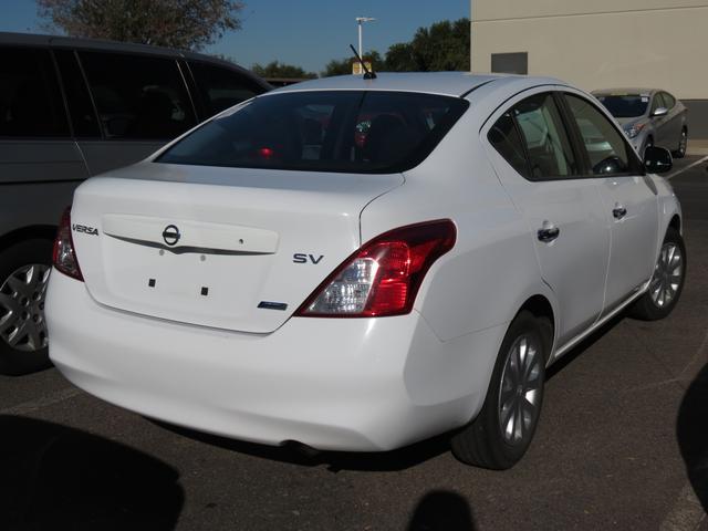 Nissan Versa 2012 photo 3