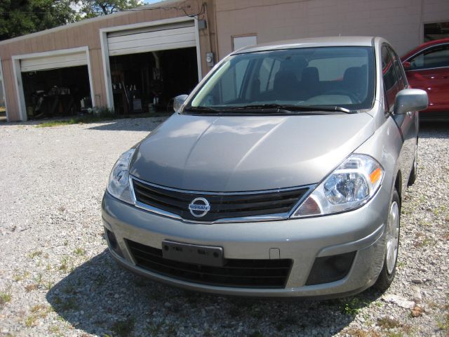 Nissan Versa 2012 photo 4