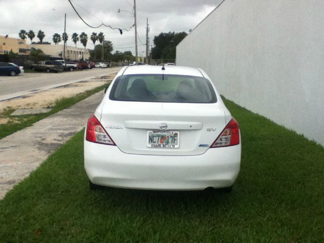 Nissan Versa 2012 photo 3