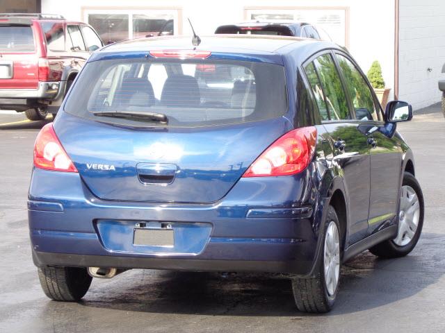 Nissan Versa 2012 photo 4