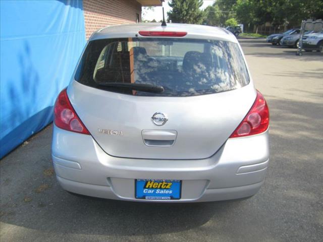 Nissan Versa 2012 photo 2