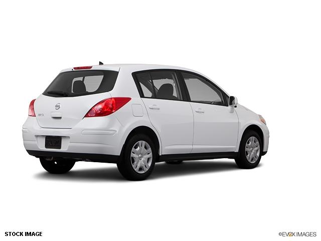 Nissan Versa 2012 photo 2