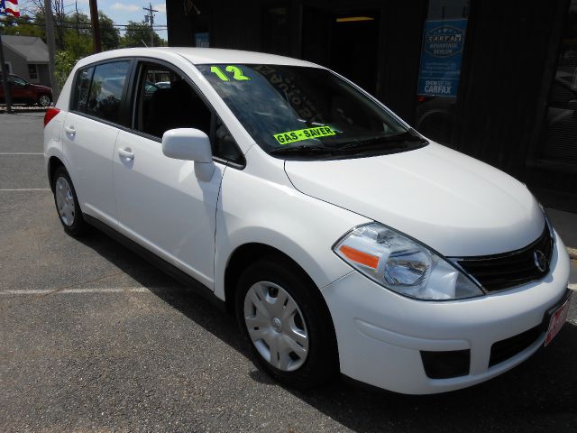 Nissan Versa 2012 photo 2