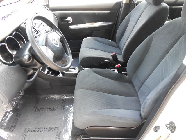 Nissan Versa 2012 photo 4