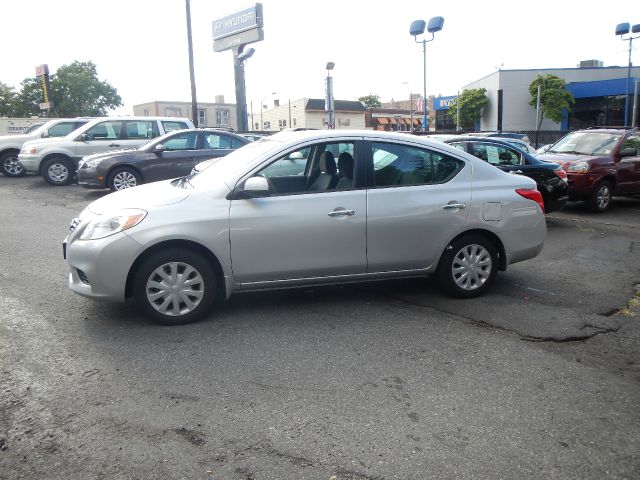 Nissan Versa 2012 photo 4