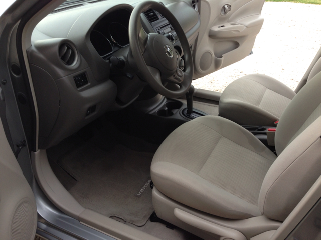 Nissan Versa 2012 photo 3