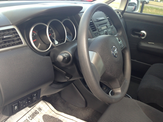 Nissan Versa 2012 photo 4