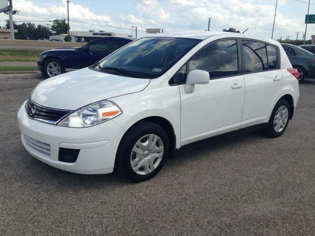 Nissan Versa 2012 photo 5