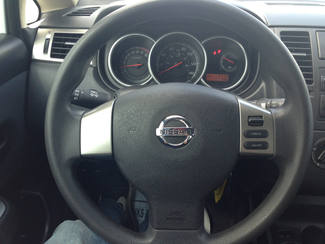 Nissan Versa 2012 photo 7