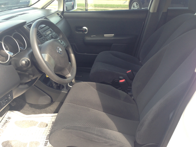 Nissan Versa 2012 photo 9