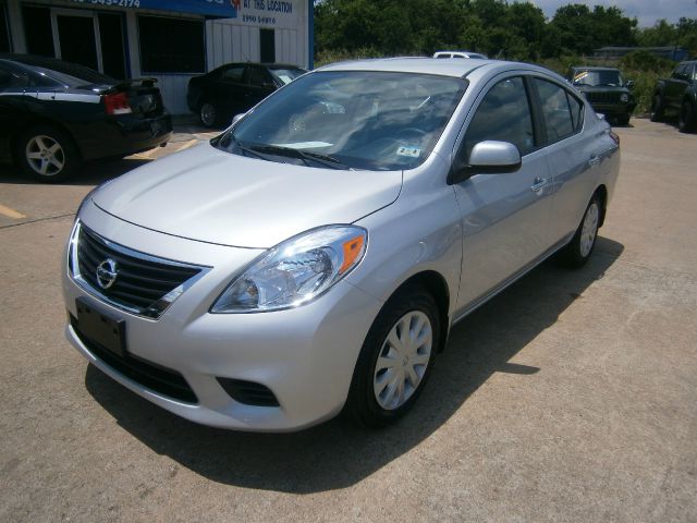 Nissan Versa 2012 photo 3