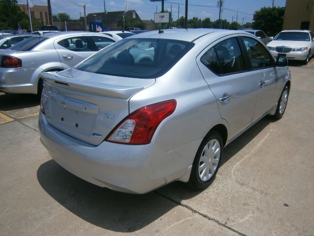 Nissan Versa 2012 photo 4