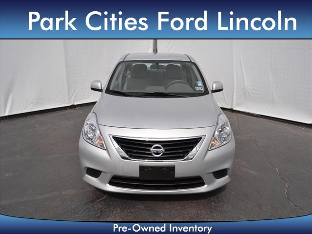 Nissan Versa 2012 photo 3