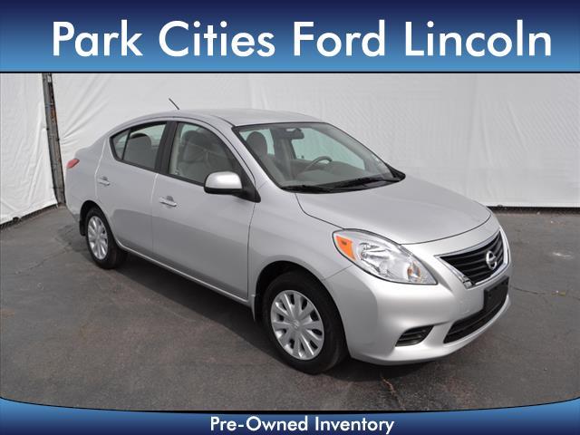 Nissan Versa 2012 photo 4