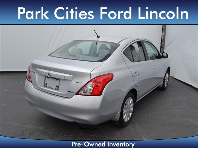 Nissan Versa 2012 photo 5