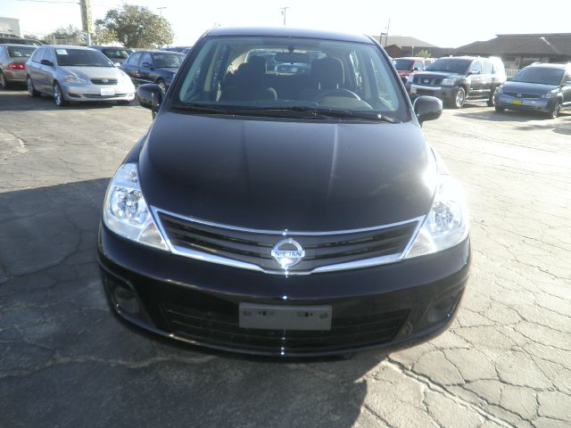 Nissan Versa 2012 photo 2