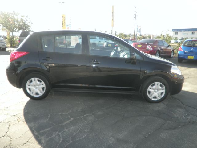 Nissan Versa 2012 photo 4