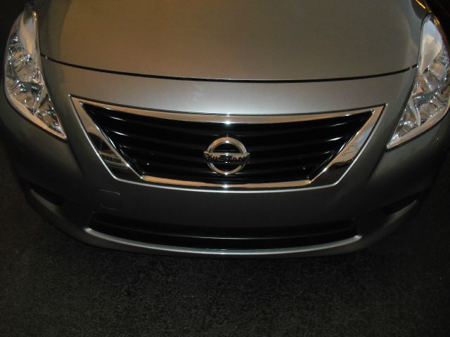 Nissan Versa 2012 photo 3