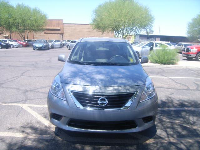 Nissan Versa 2012 photo 1