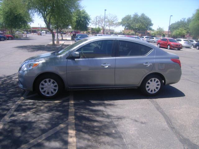 Nissan Versa 2012 photo 2