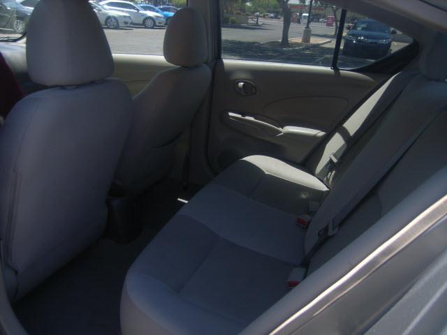 Nissan Versa 2012 photo 4