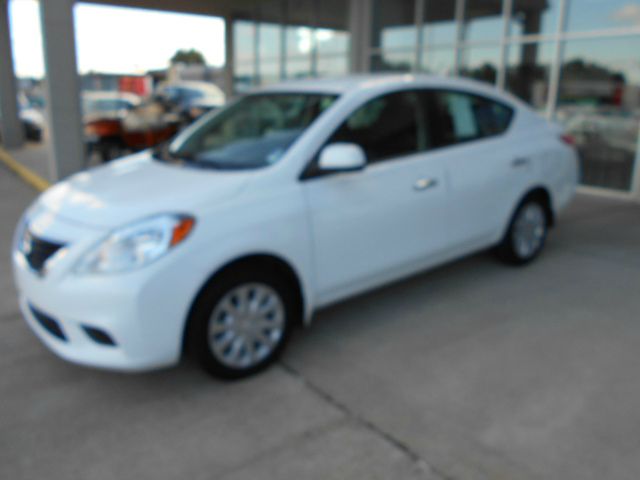 Nissan Versa 2012 photo 1