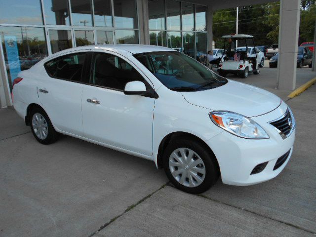 Nissan Versa 2012 photo 3