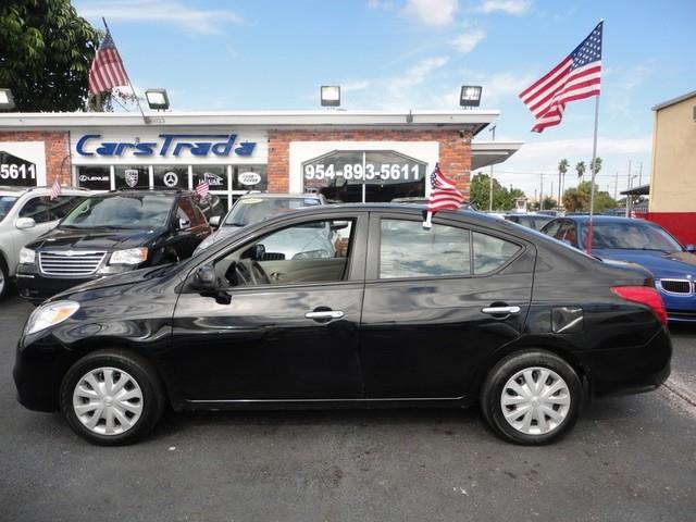 Nissan Versa 2012 photo 3