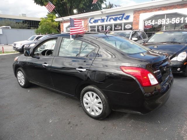 Nissan Versa 2012 photo 4