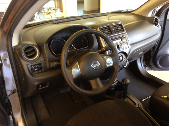 Nissan Versa 2012 photo 1