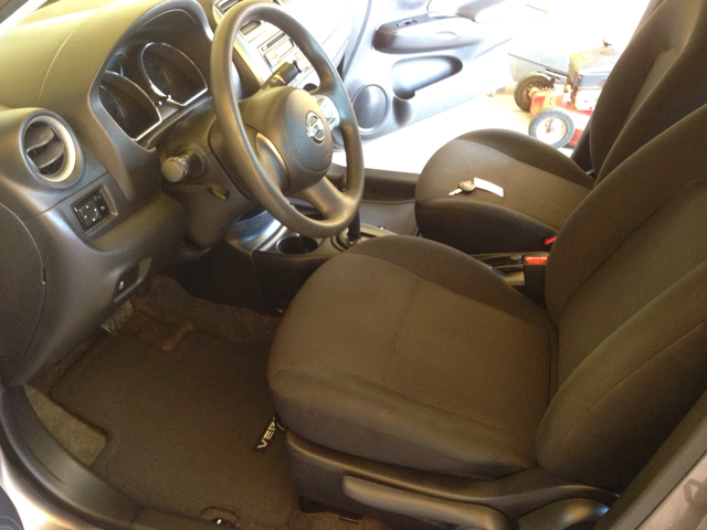 Nissan Versa 2012 photo 2