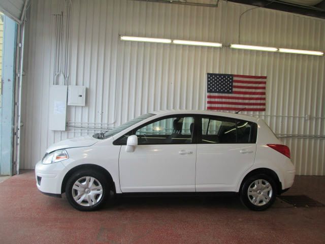 Nissan Versa 2012 photo 2