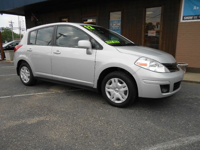 Nissan Versa 2012 photo 2