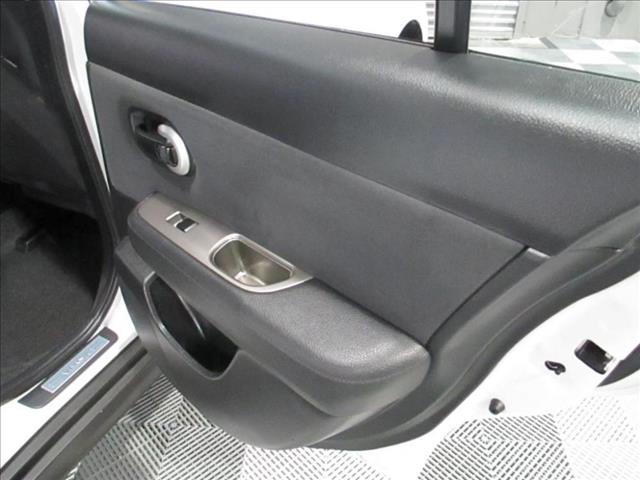 Nissan Versa 2012 photo 12