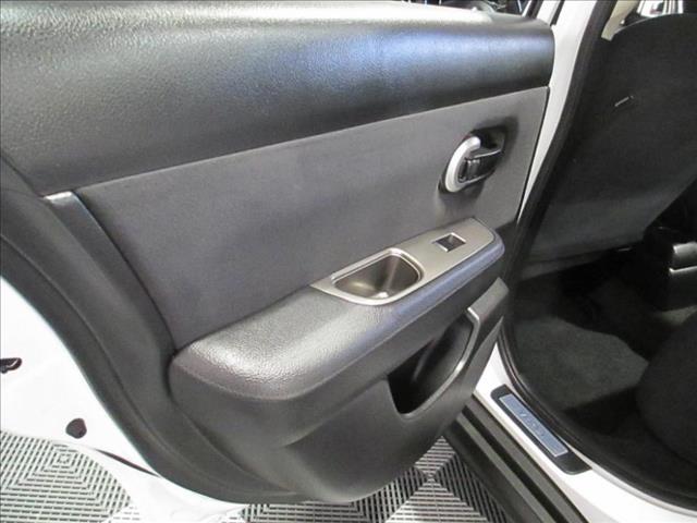 Nissan Versa 2012 photo 2