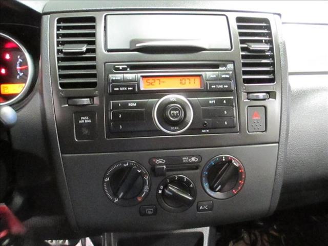 Nissan Versa 2012 photo 21