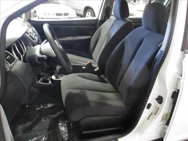 Nissan Versa 2012 photo 4