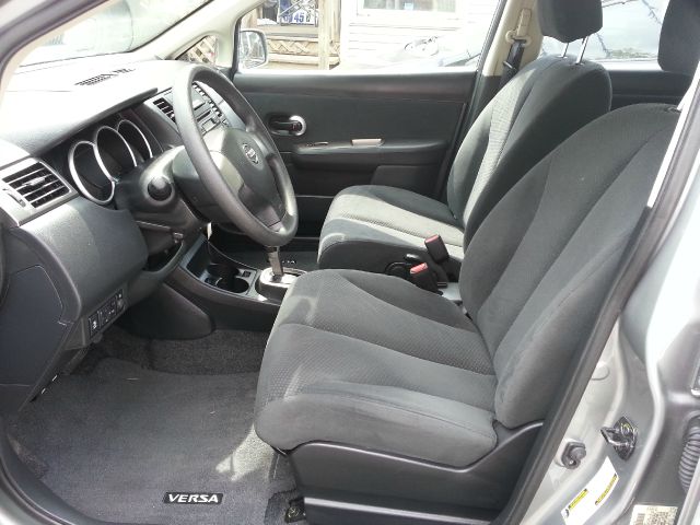 Nissan Versa 2012 photo 1