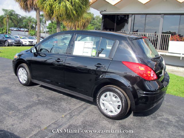 Nissan Versa 1 Owner Hatchback