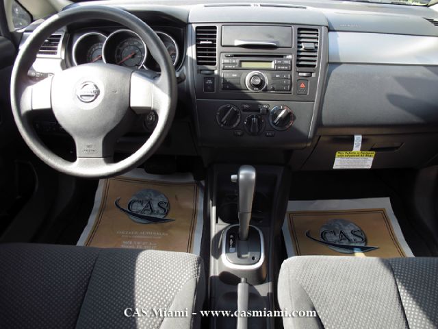 Nissan Versa 2012 photo 6