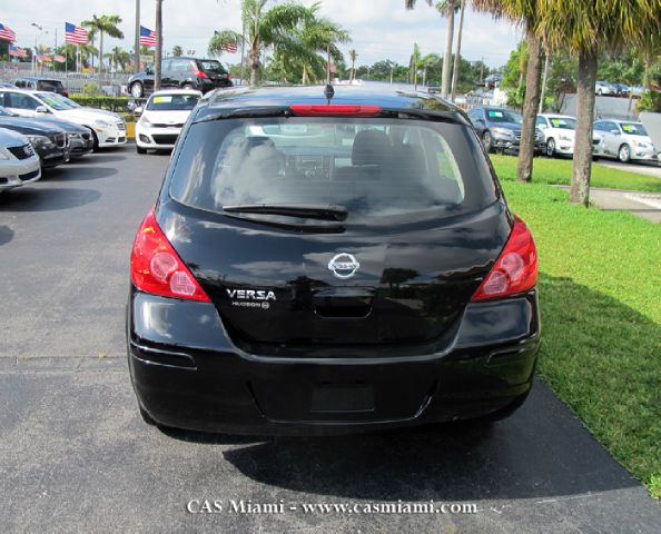 Nissan Versa 2012 photo 8