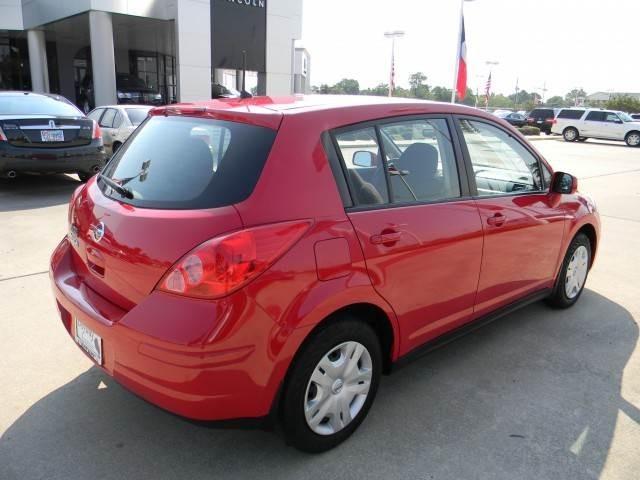 Nissan Versa 2012 photo 2