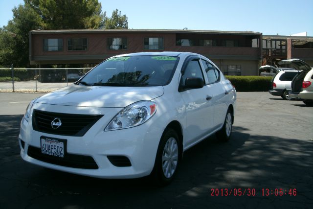 Nissan Versa 2012 photo 11