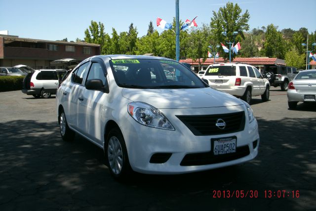 Nissan Versa 2012 photo 6