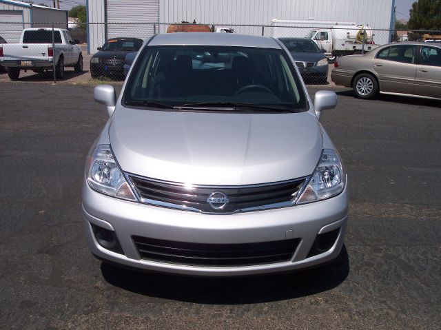 Nissan Versa 2012 photo 3