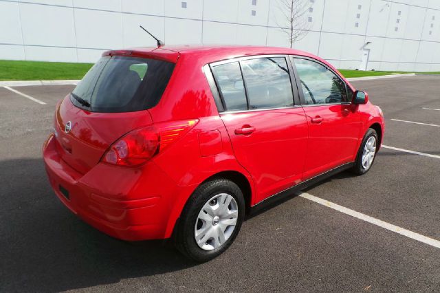 Nissan Versa 2012 photo 3