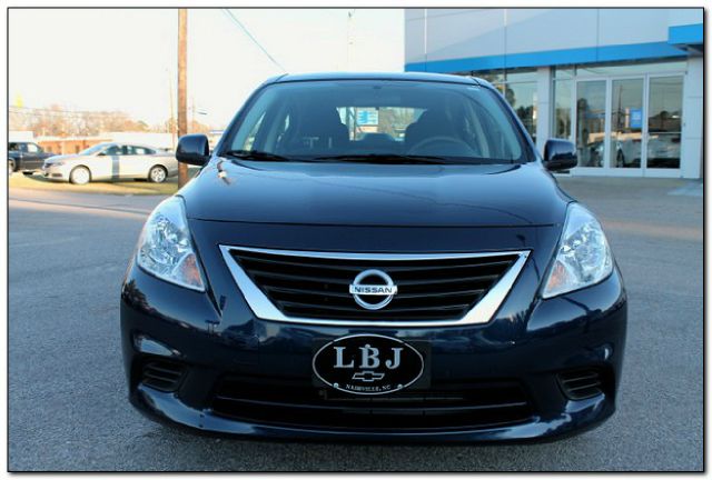 Nissan Versa 2012 photo 1