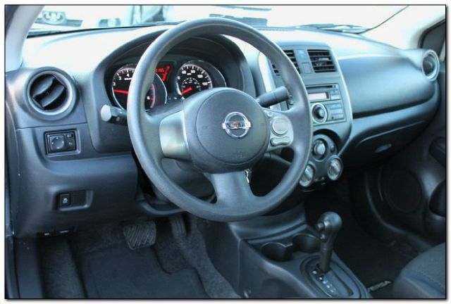 Nissan Versa 2012 photo 3