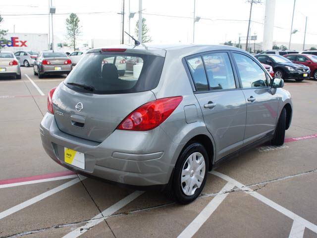 Nissan Versa 2012 photo 1