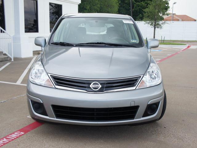 Nissan Versa 2012 photo 3